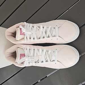 Nike Court Royale 2mid Shoe size 9